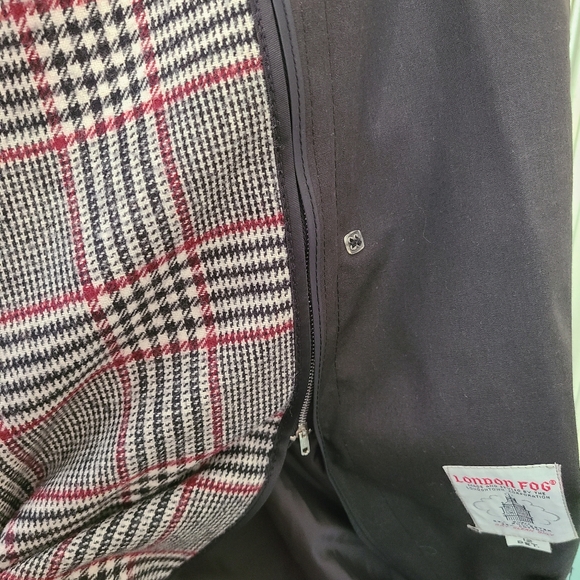 LONDON FOG WOMEN’S TRENCH COAT, Size 12 PET. With Belt, Scaft, Good Condition - Picture 9 of 16